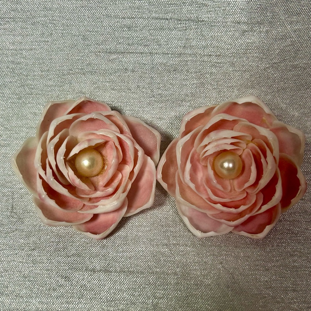 Vintage 60s Pink Shell Rosebud Clip-On Earrings Pearl Center 1.75”